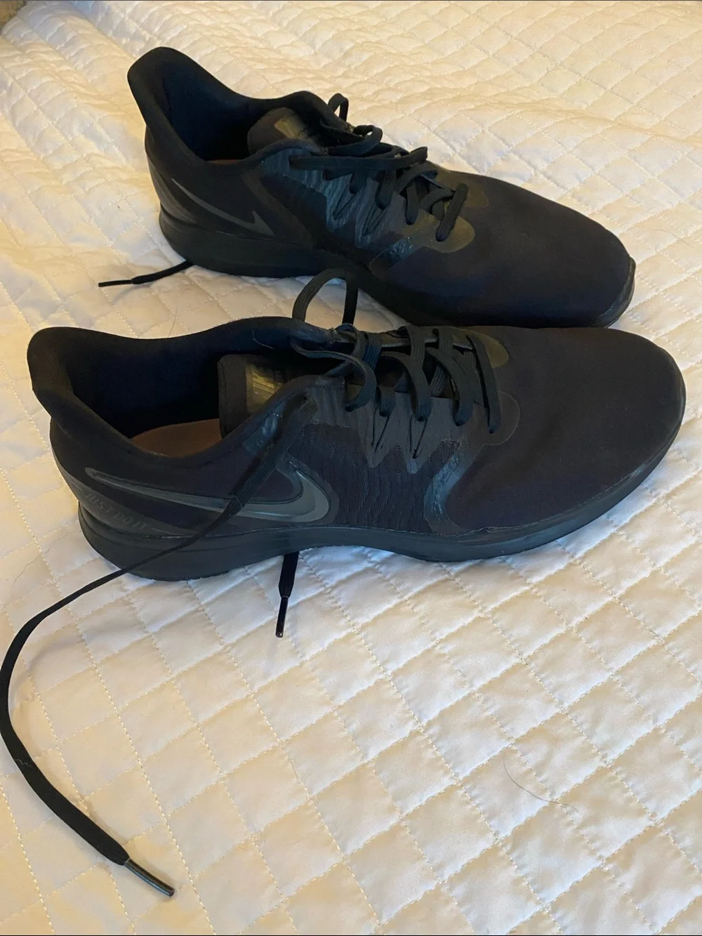 Nike Men’s Black Low-Profile Athletic Shoes